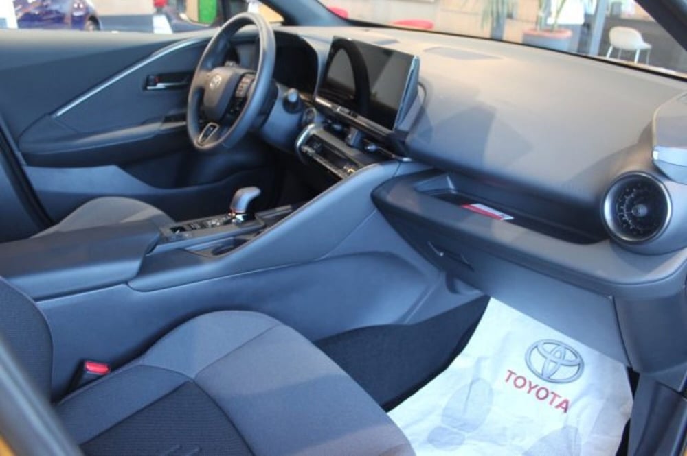 Toyota Toyota C-HR nuova a Roma (9)