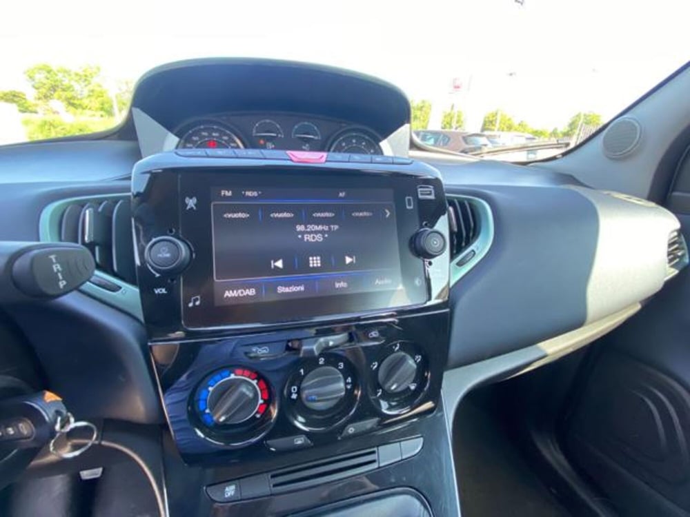 Lancia Ypsilon usata a Firenze (15)
