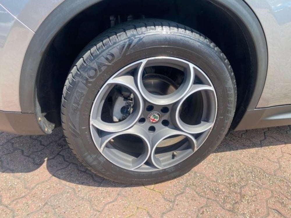 Alfa Romeo Stelvio usata a Cuneo (5)
