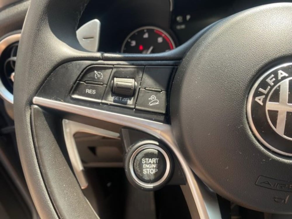Alfa Romeo Stelvio usata a Cuneo (8)