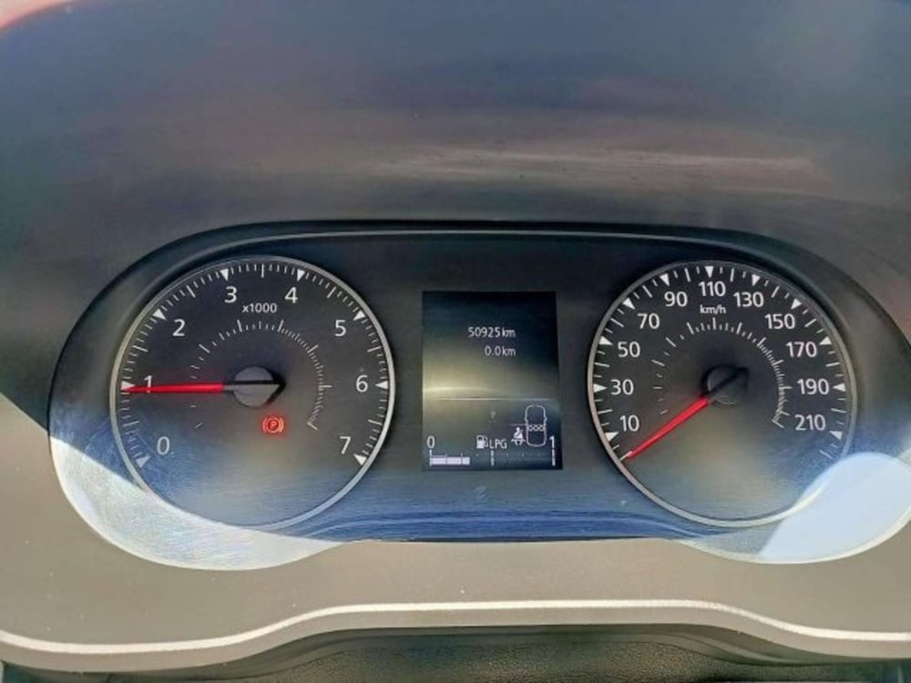 Dacia Duster usata a Firenze (13)