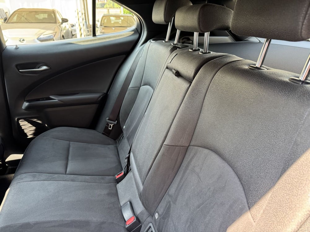 Lexus UX usata a Como (6)