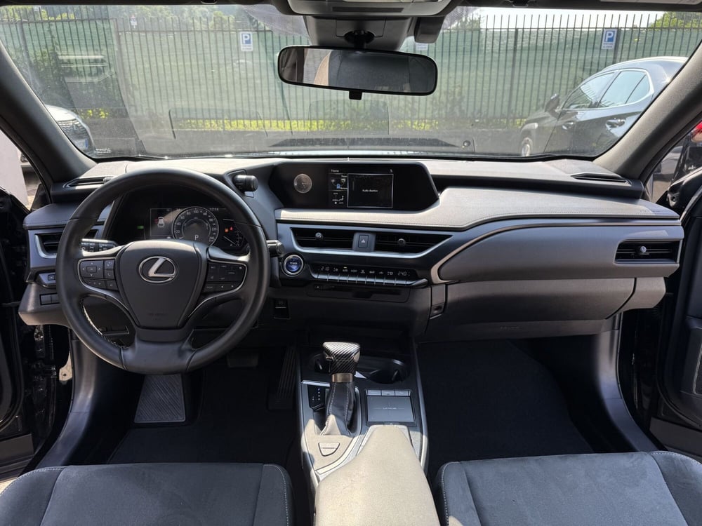 Lexus UX usata a Como (7)