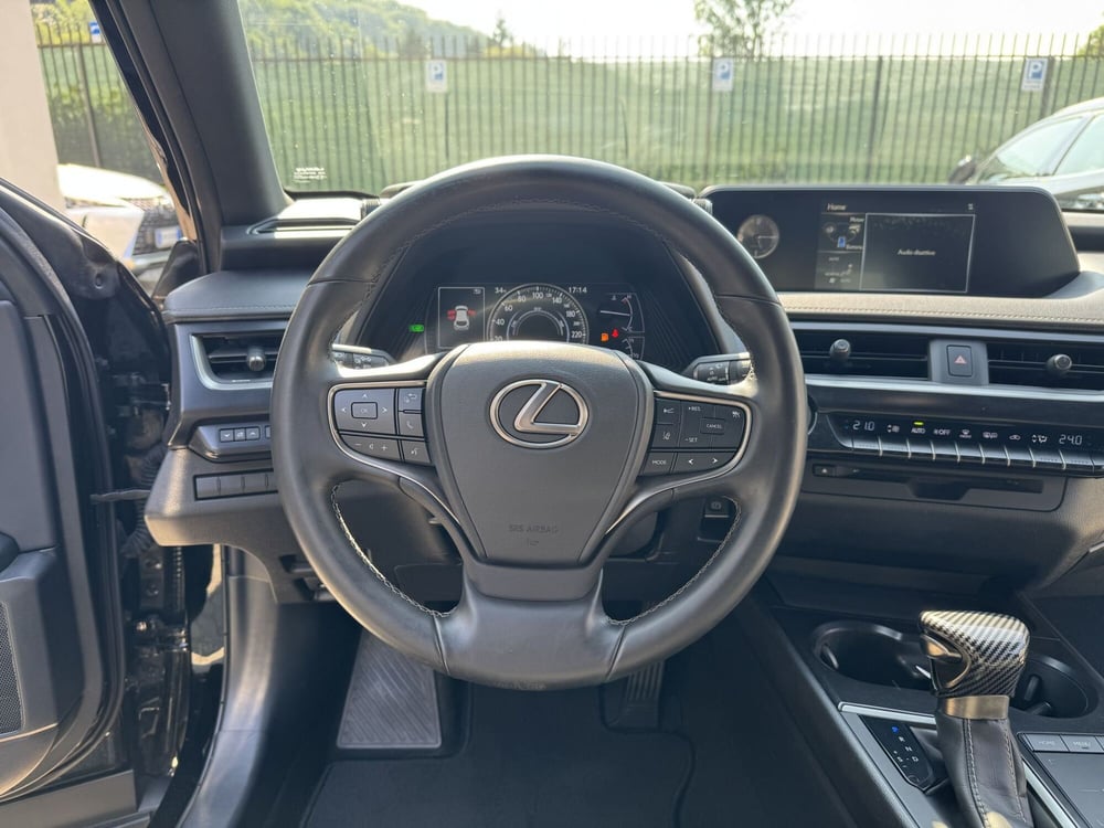 Lexus UX usata a Como (8)