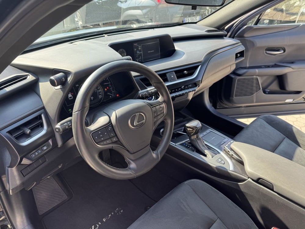 Lexus UX usata a Como (9)