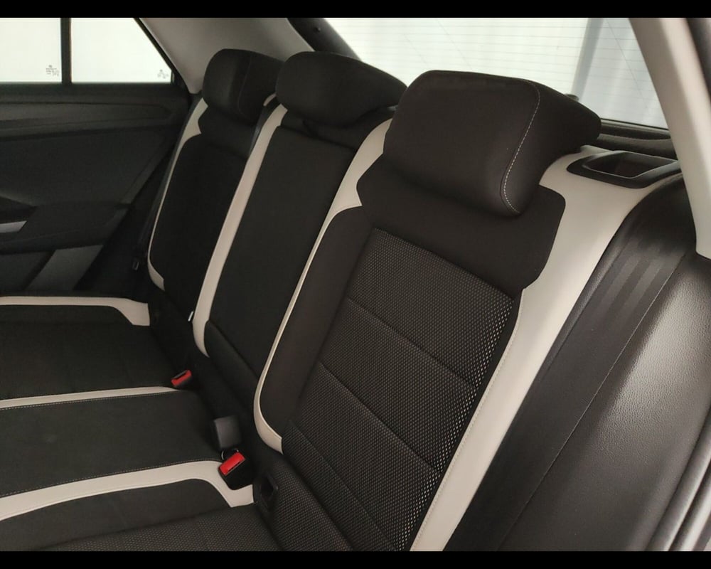 Volkswagen T-Roc usata a Caserta (18)