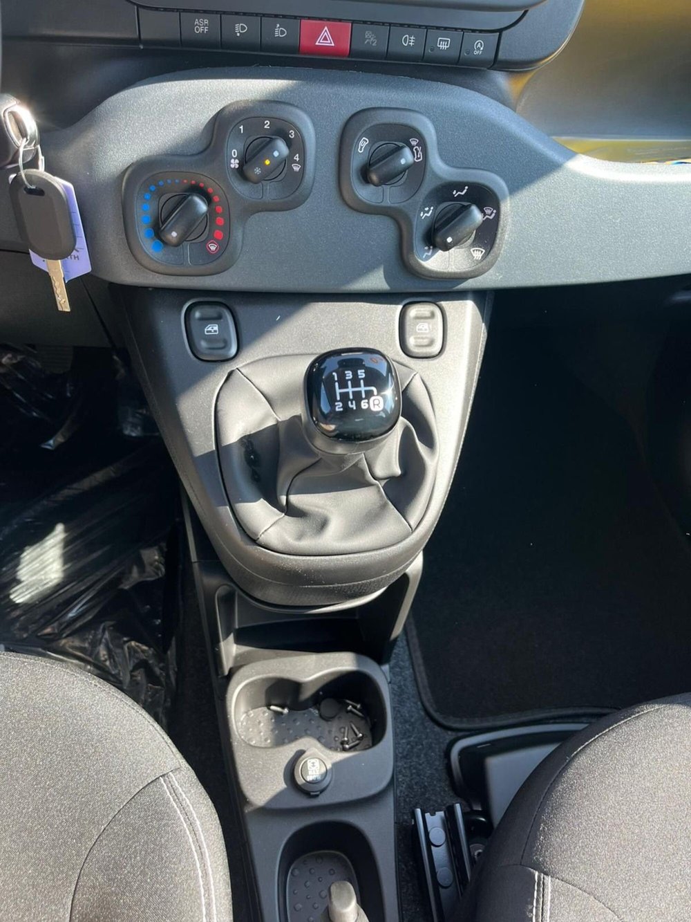 Fiat Panda Cross nuova a Milano (17)