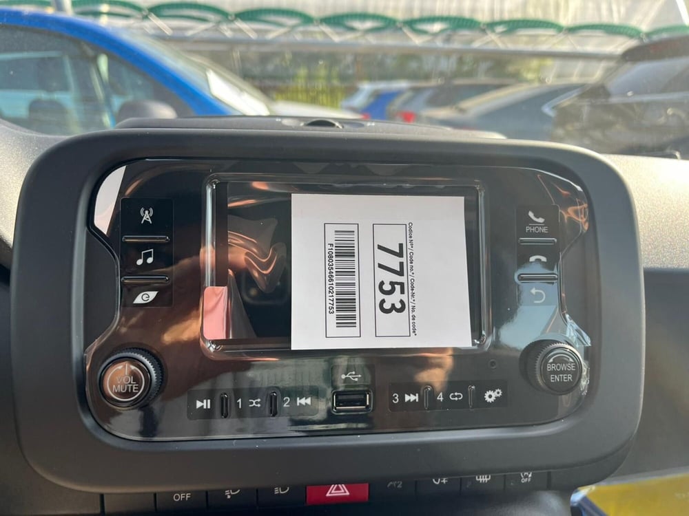Fiat Panda Cross nuova a Milano (16)
