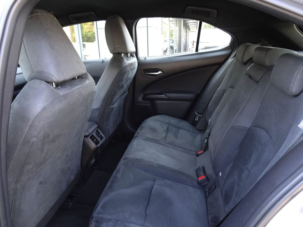 Lexus UX usata a Treviso (11)