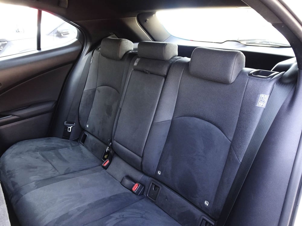 Lexus UX usata a Treviso (12)