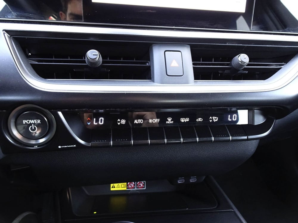 Lexus UX usata a Treviso (17)