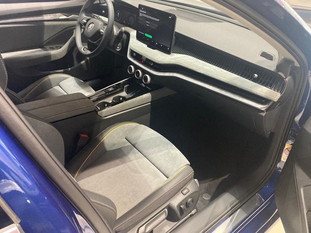 Skoda Superb nuova a Prato (11)