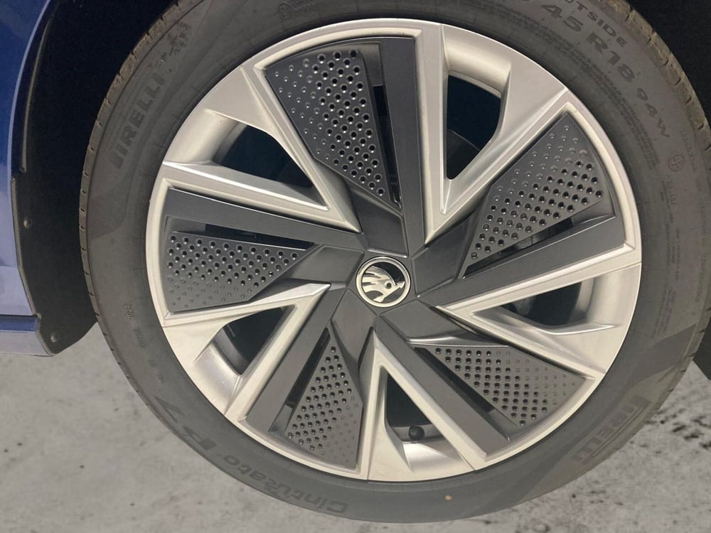 Skoda Superb nuova a Prato (12)