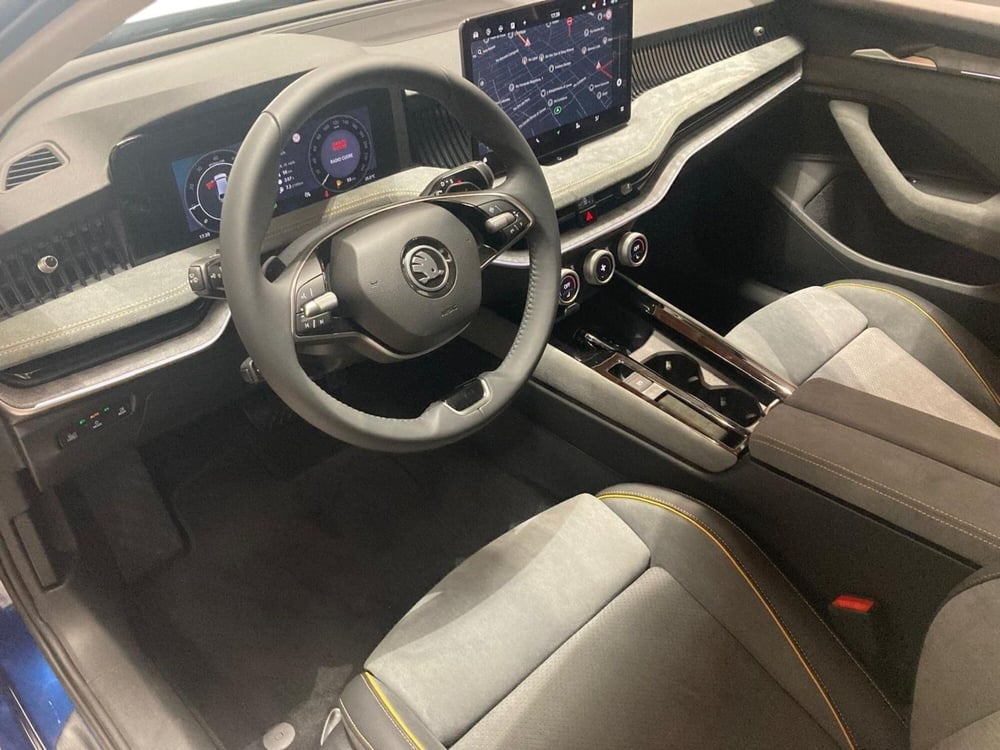 Skoda Superb nuova a Prato (13)