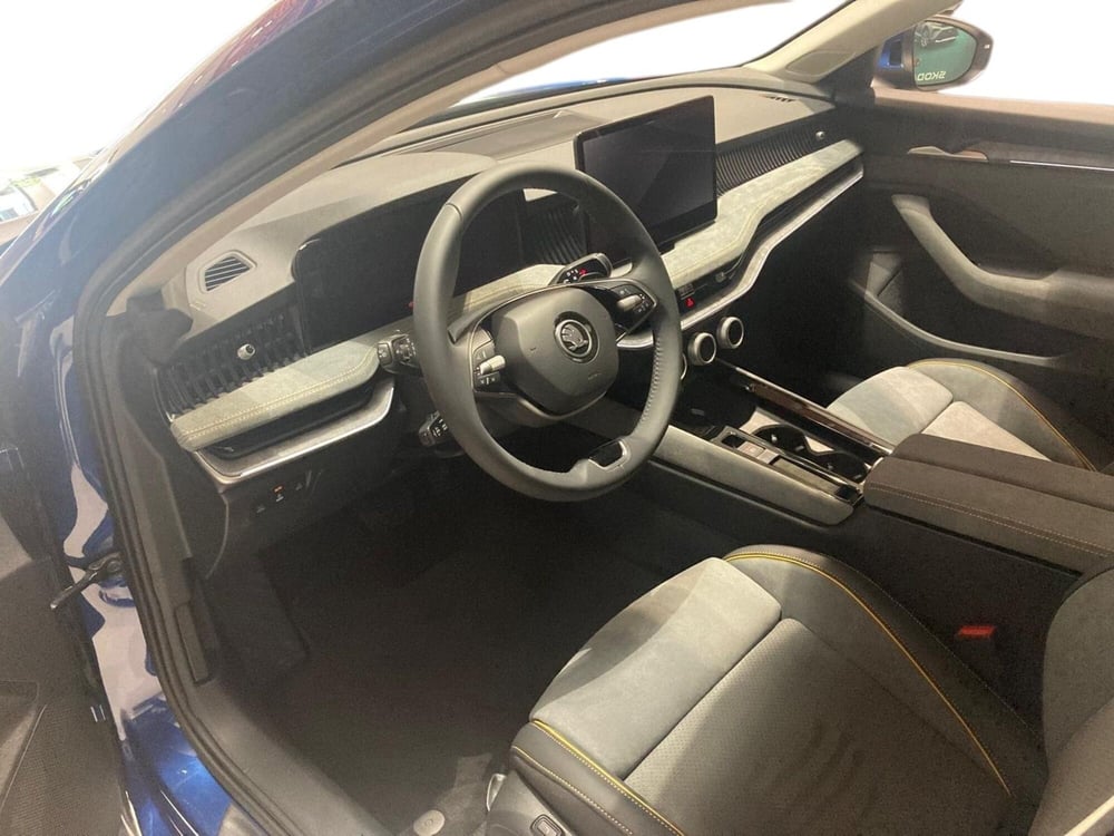 Skoda Superb nuova a Prato (6)