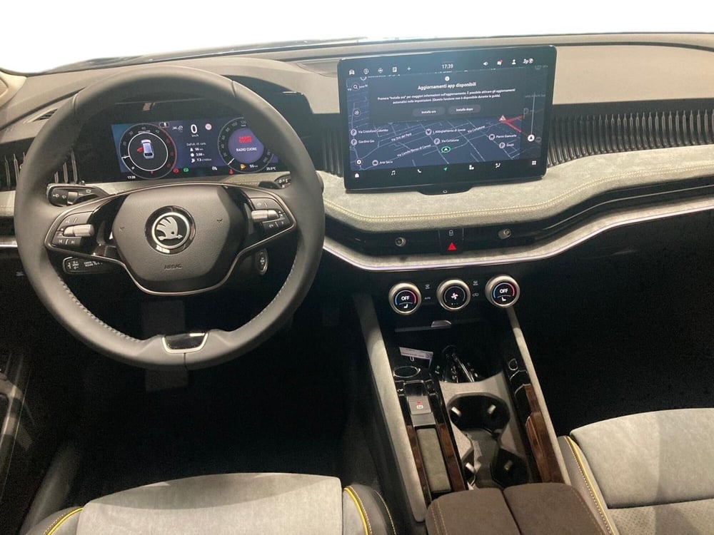 Skoda Superb nuova a Prato (9)
