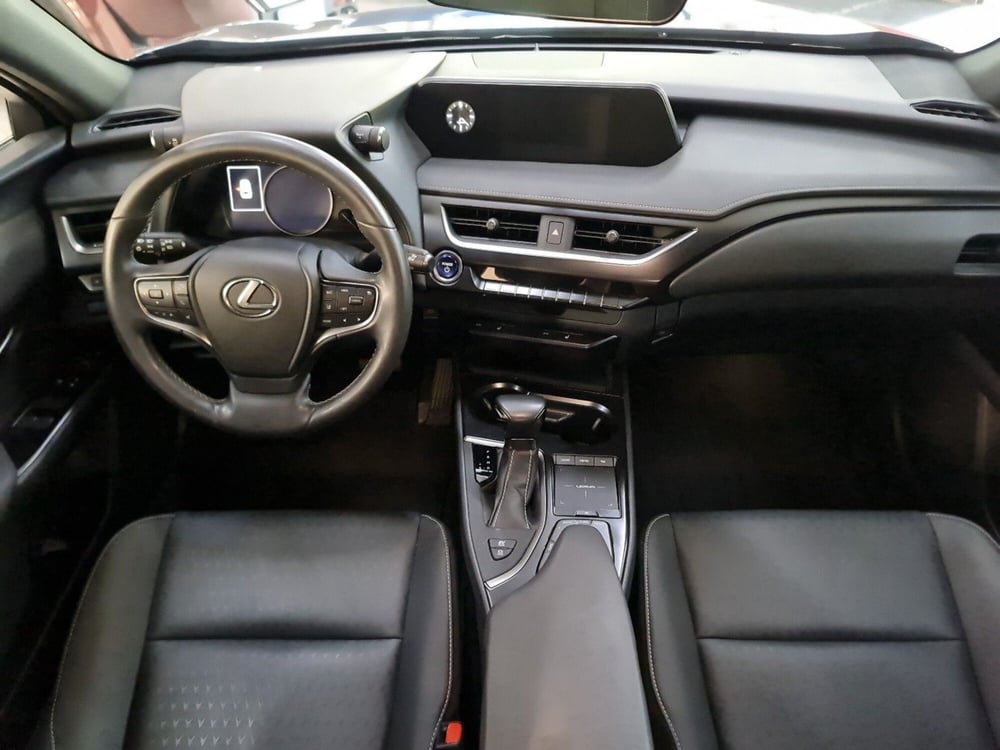Lexus UX usata a Bologna (10)