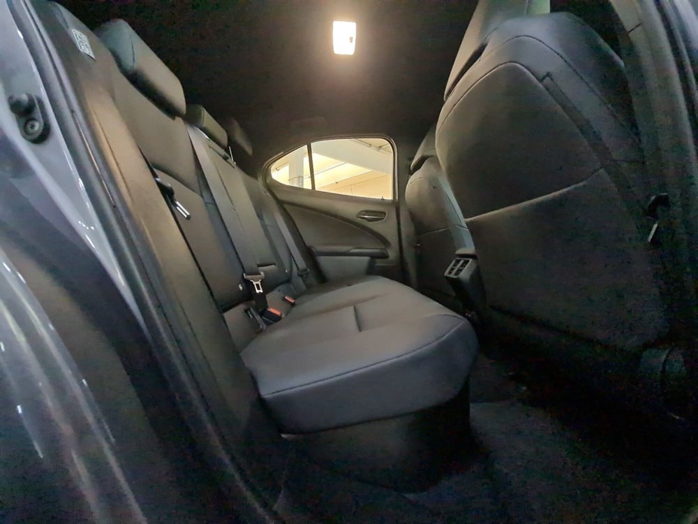 Lexus UX usata a Bologna (11)