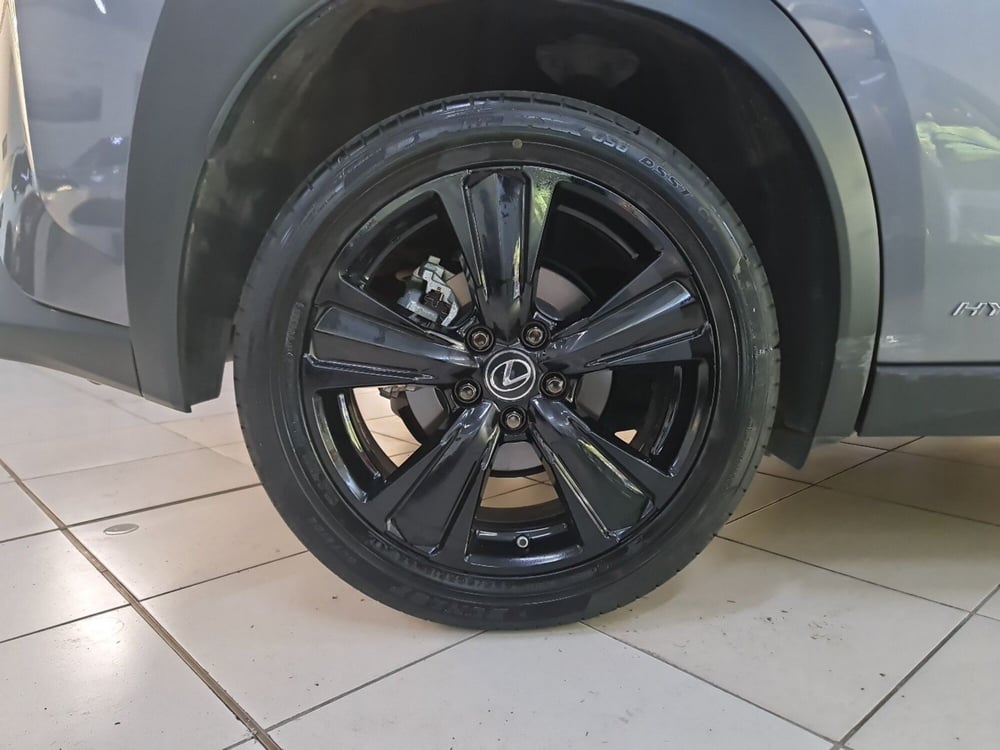Lexus UX usata a Bologna (7)