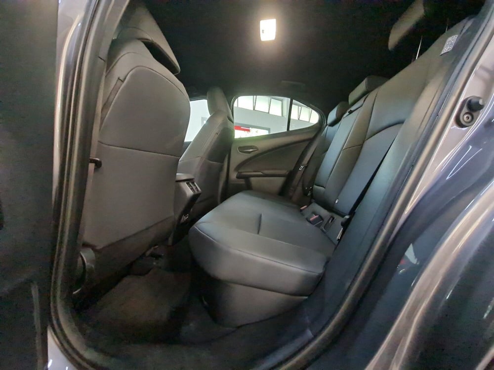 Lexus UX usata a Bologna (9)