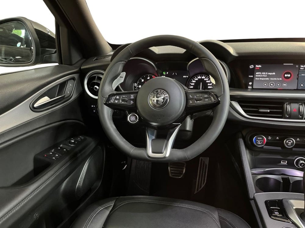 Alfa Romeo Stelvio usata a Bari (10)