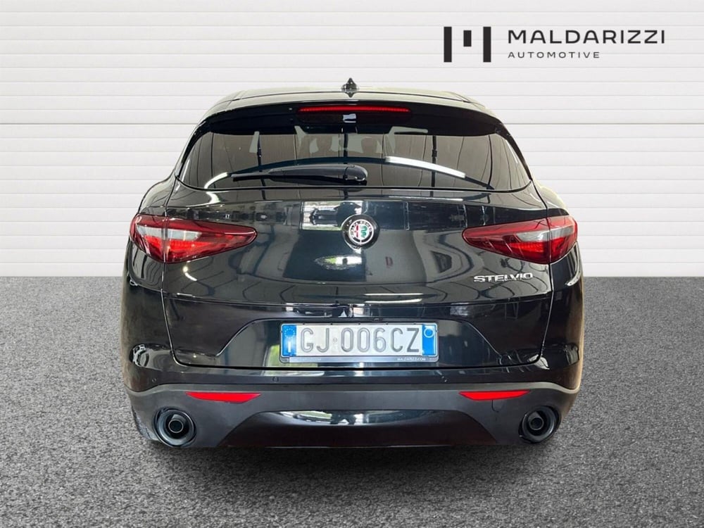 Alfa Romeo Stelvio usata a Bari (3)