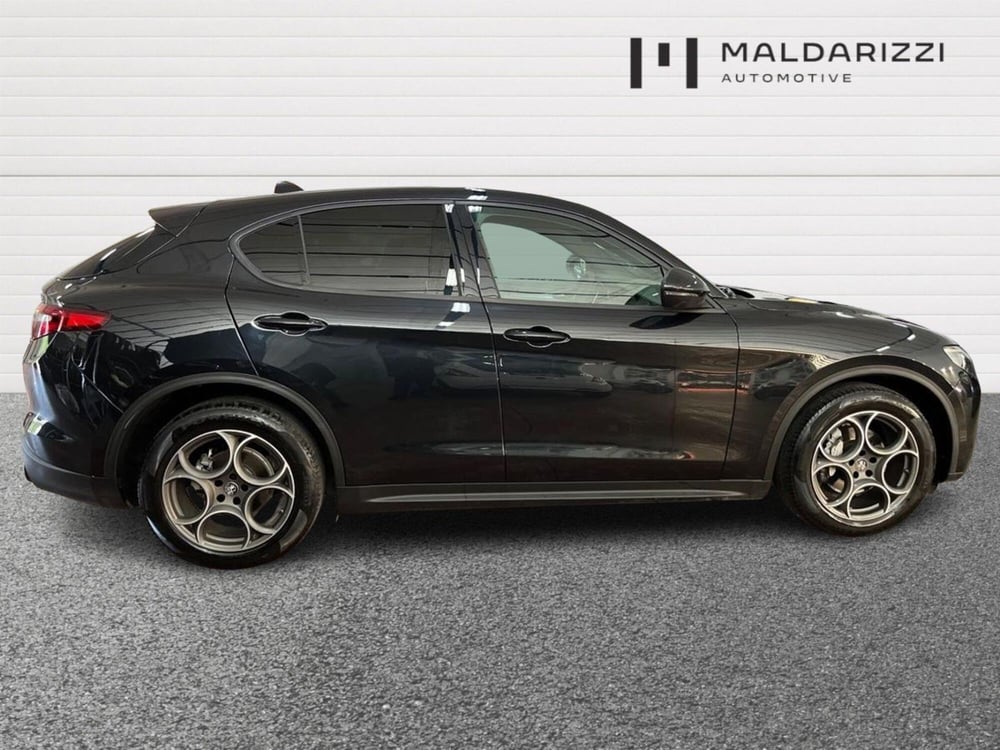 Alfa Romeo Stelvio usata a Bari (5)