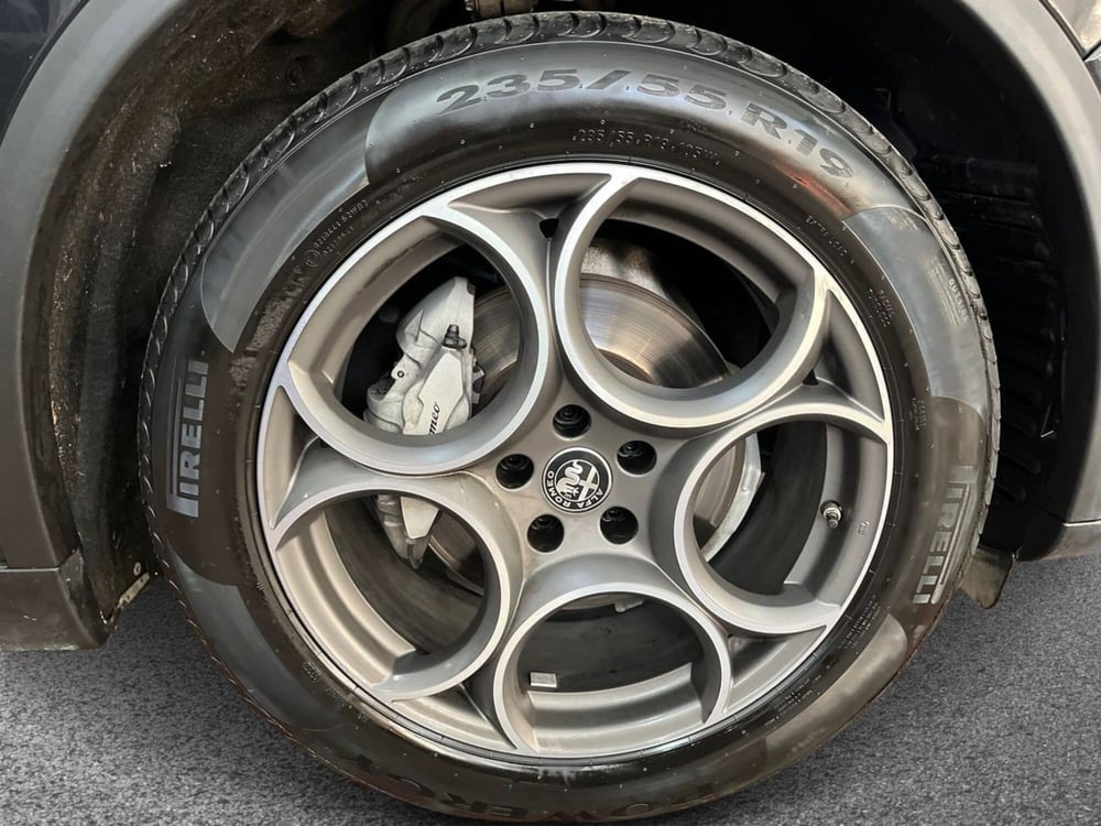 Alfa Romeo Stelvio usata a Bari (6)