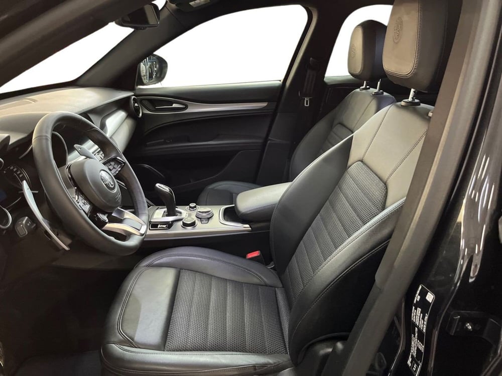 Alfa Romeo Stelvio usata a Bari (7)