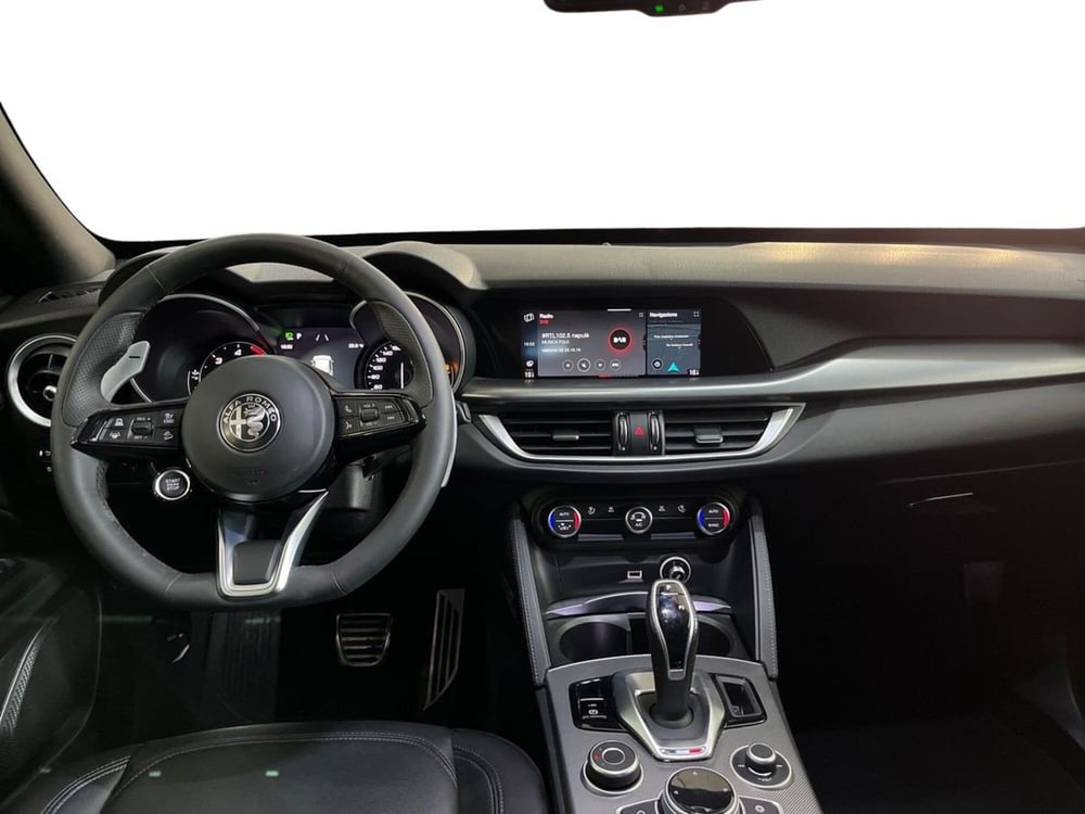 Alfa Romeo Stelvio usata a Bari (8)