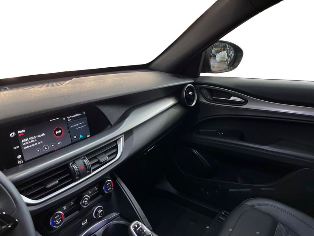 Alfa Romeo Stelvio usata a Bari (9)