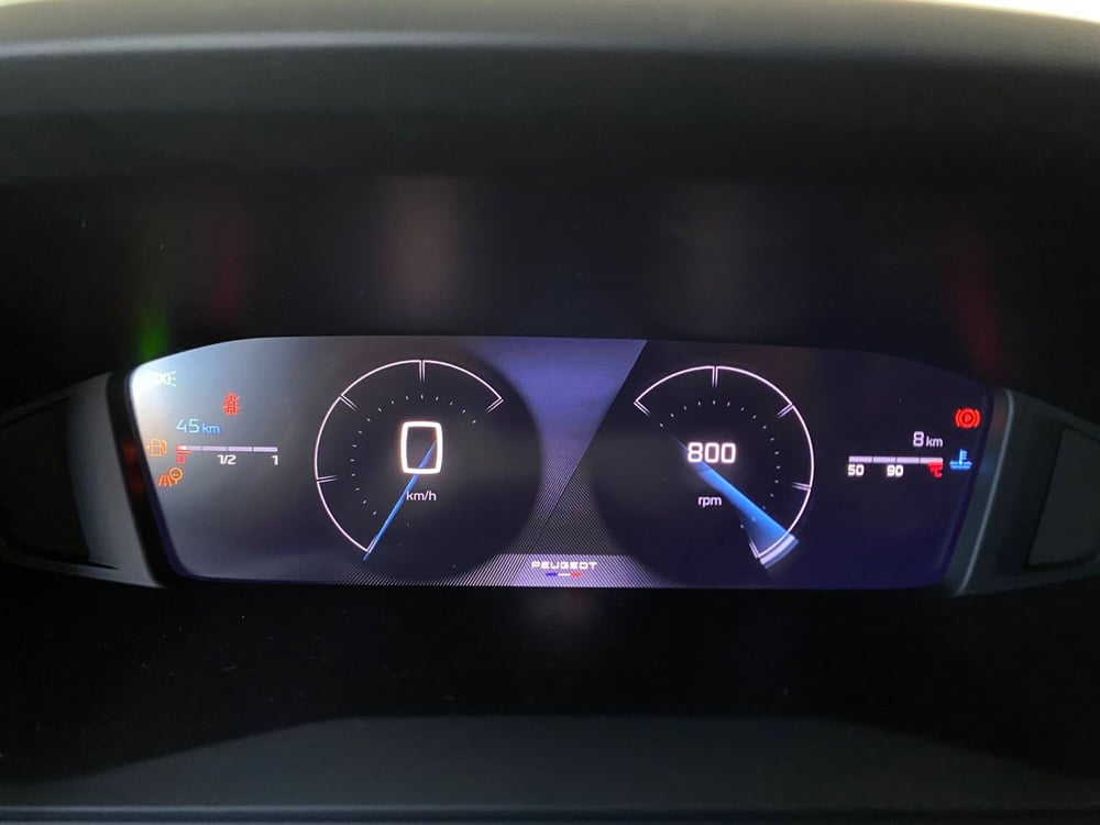 Peugeot 2008 nuova a Bari (16)