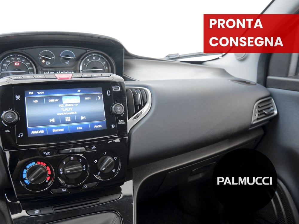 Lancia Ypsilon usata a Prato (11)