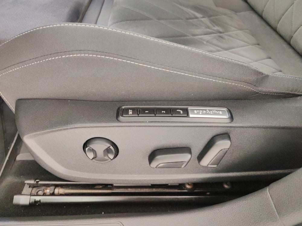 Volkswagen Golf usata a Massa-Carrara (9)