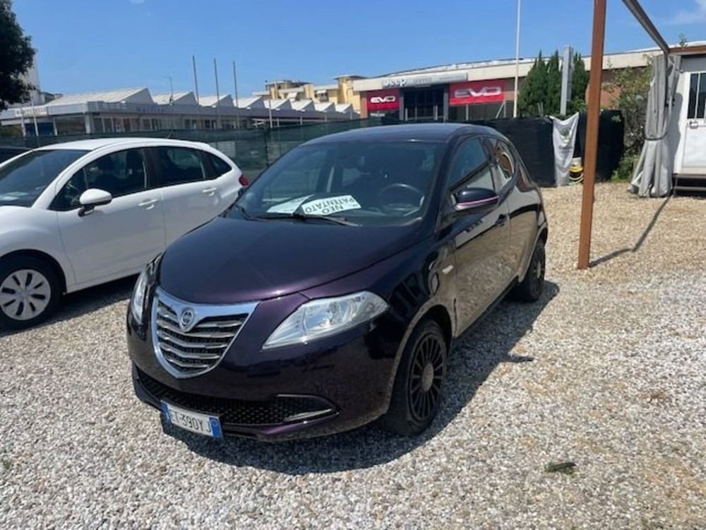 Lancia Ypsilon usata a Prato (2)