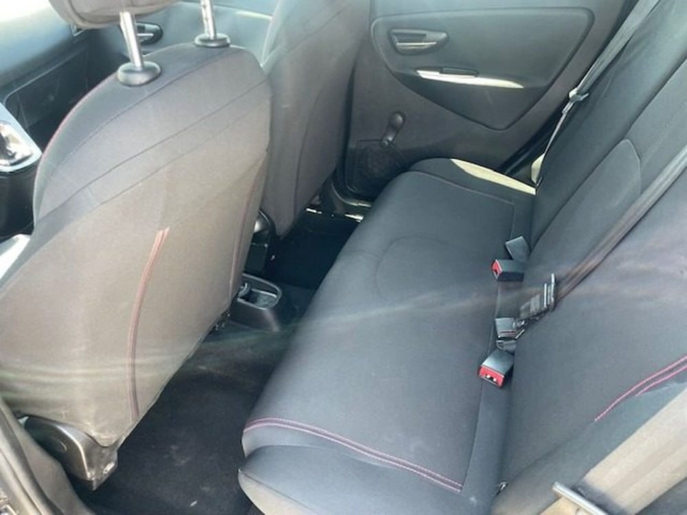 Lancia Ypsilon usata a Prato (9)