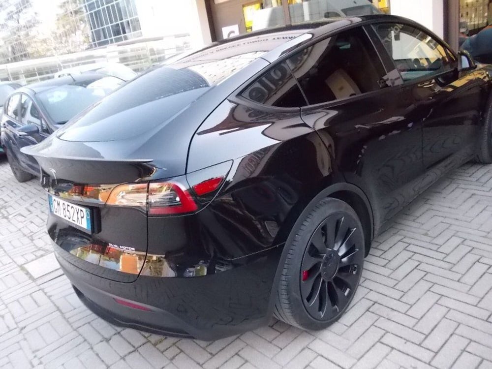 Tesla Model Y usata a Salerno (4)