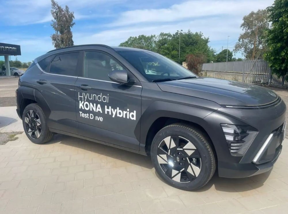 Hyundai Kona nuova a Latina (2)