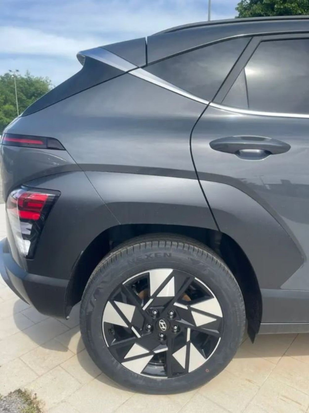 Hyundai Kona nuova a Latina (3)