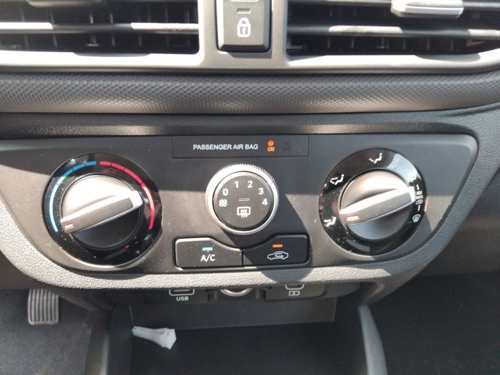 Hyundai i10 nuova a Roma (17)