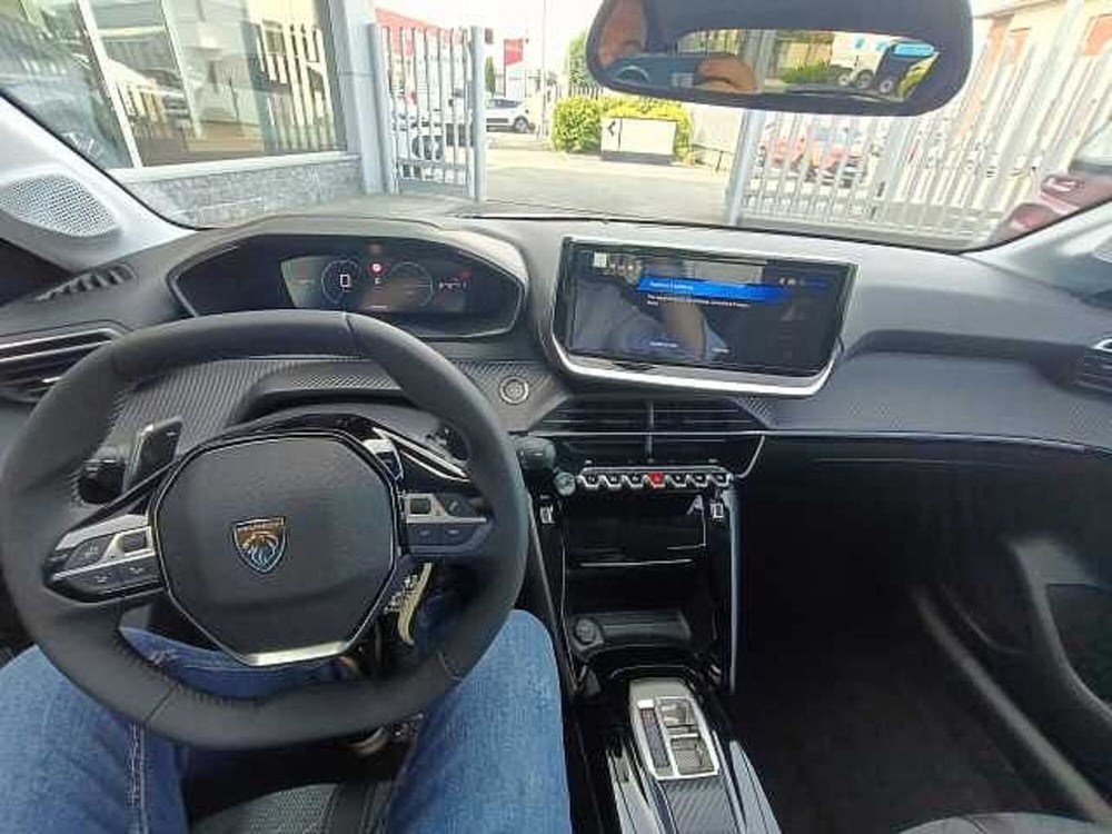Peugeot 208 nuova a Milano (11)