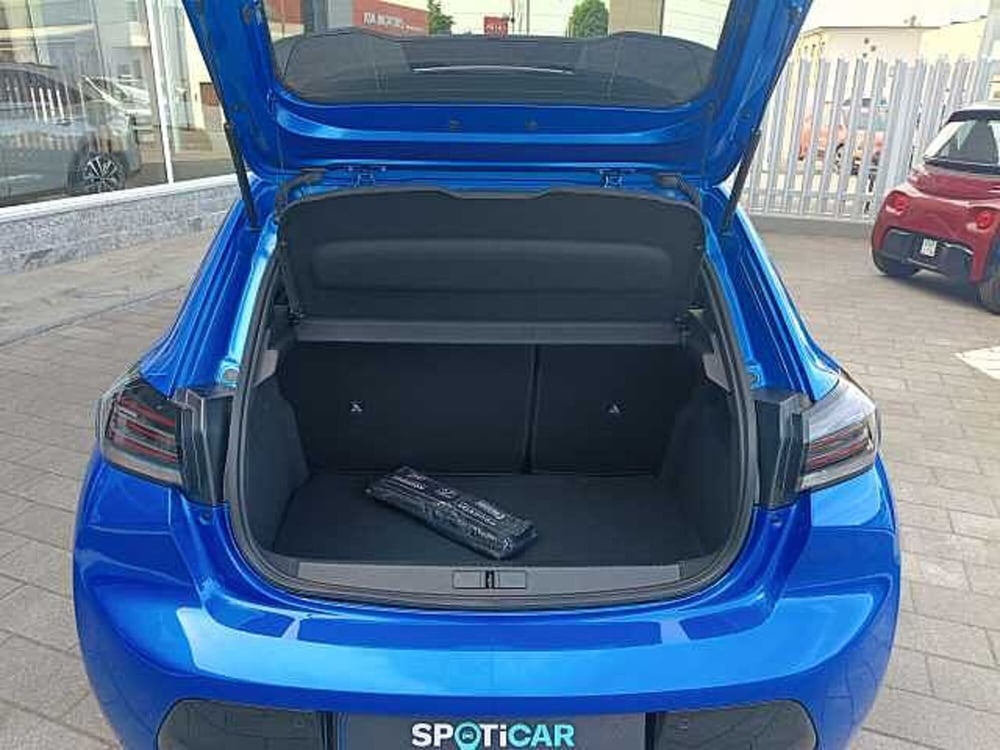 Peugeot 208 nuova a Milano (7)