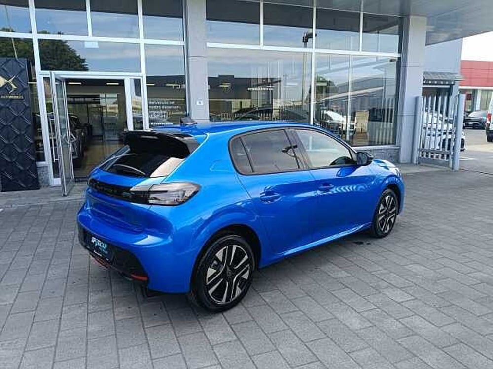 Peugeot 208 nuova a Milano (8)