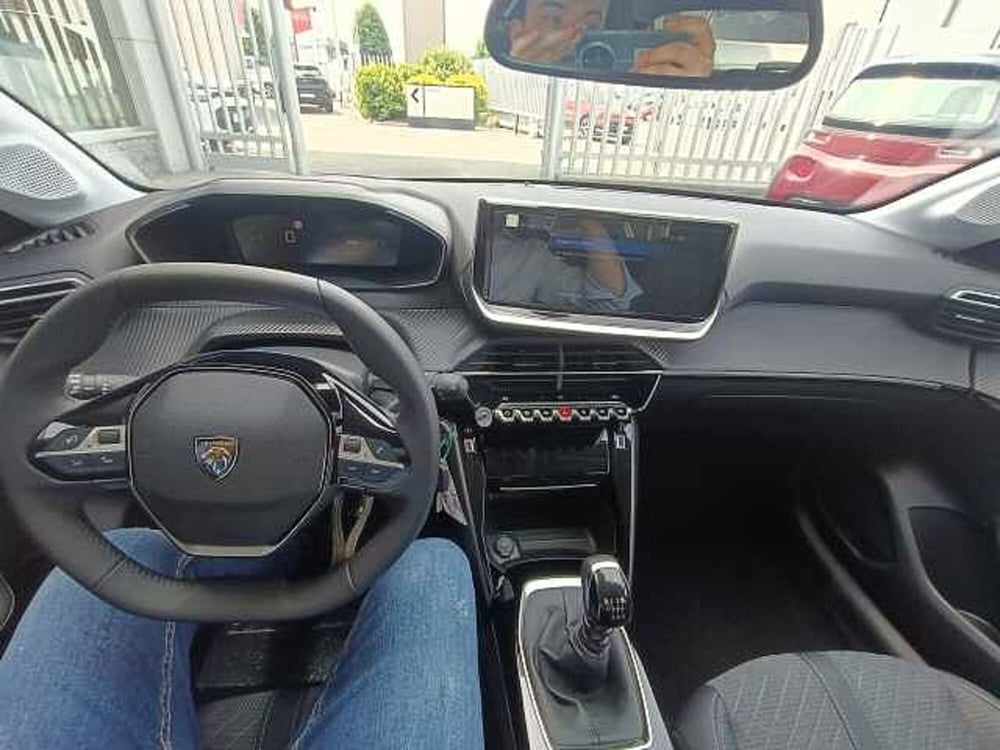Peugeot 208 nuova a Milano (11)