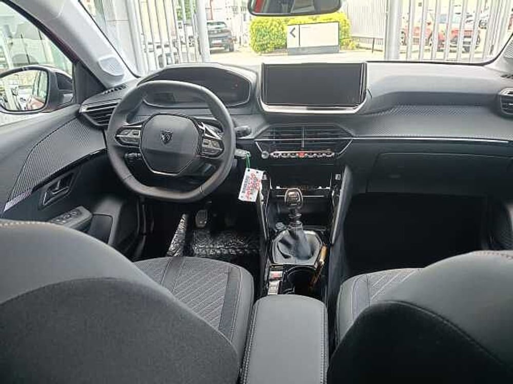 Peugeot 208 nuova a Milano (12)
