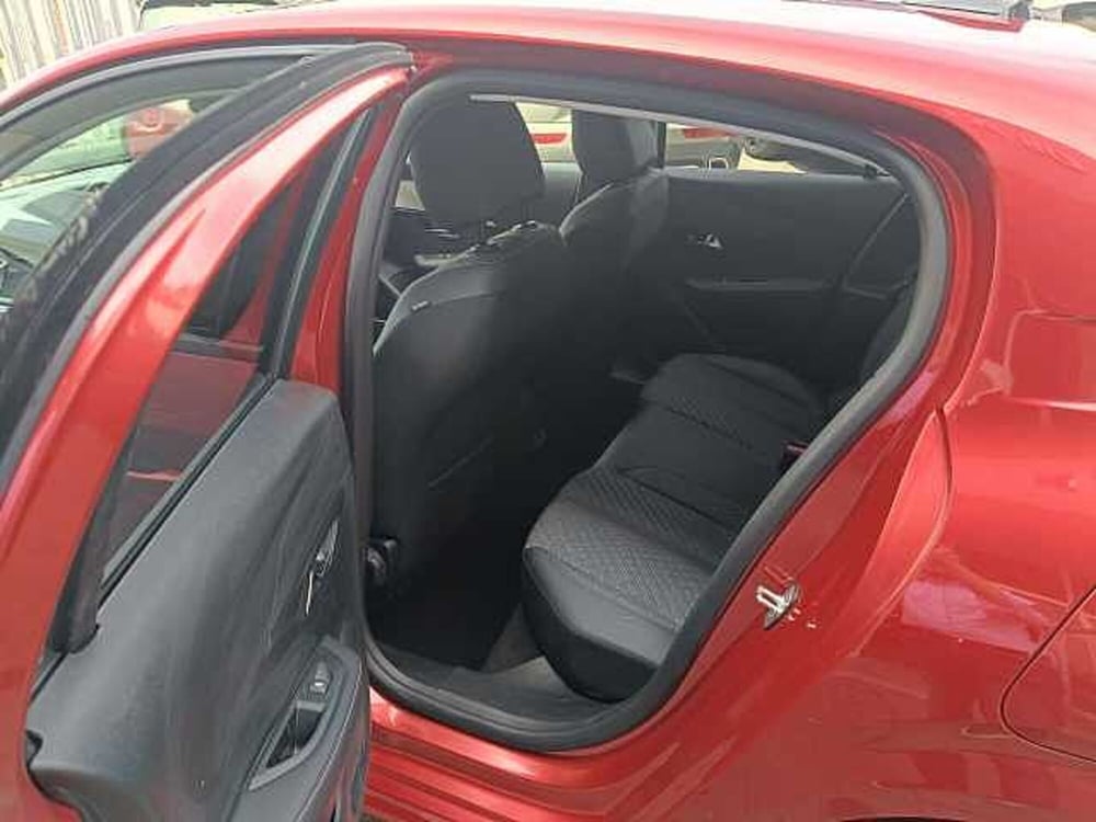 Peugeot 208 nuova a Milano (14)