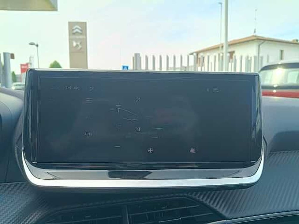 Peugeot 208 nuova a Milano (17)