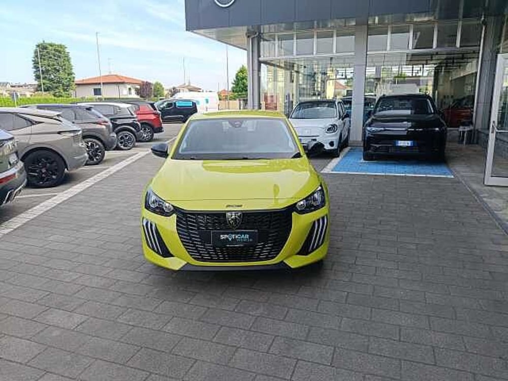 Peugeot 208 nuova a Milano (2)