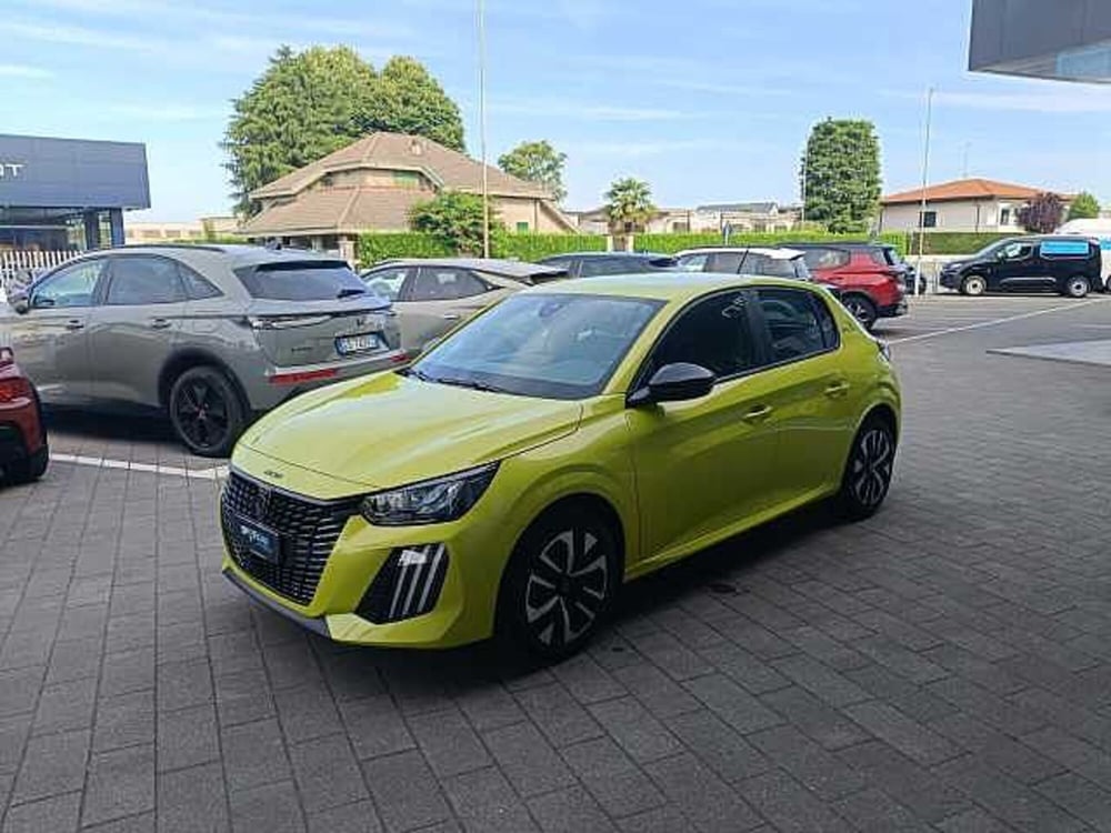 Peugeot 208 nuova a Milano (3)