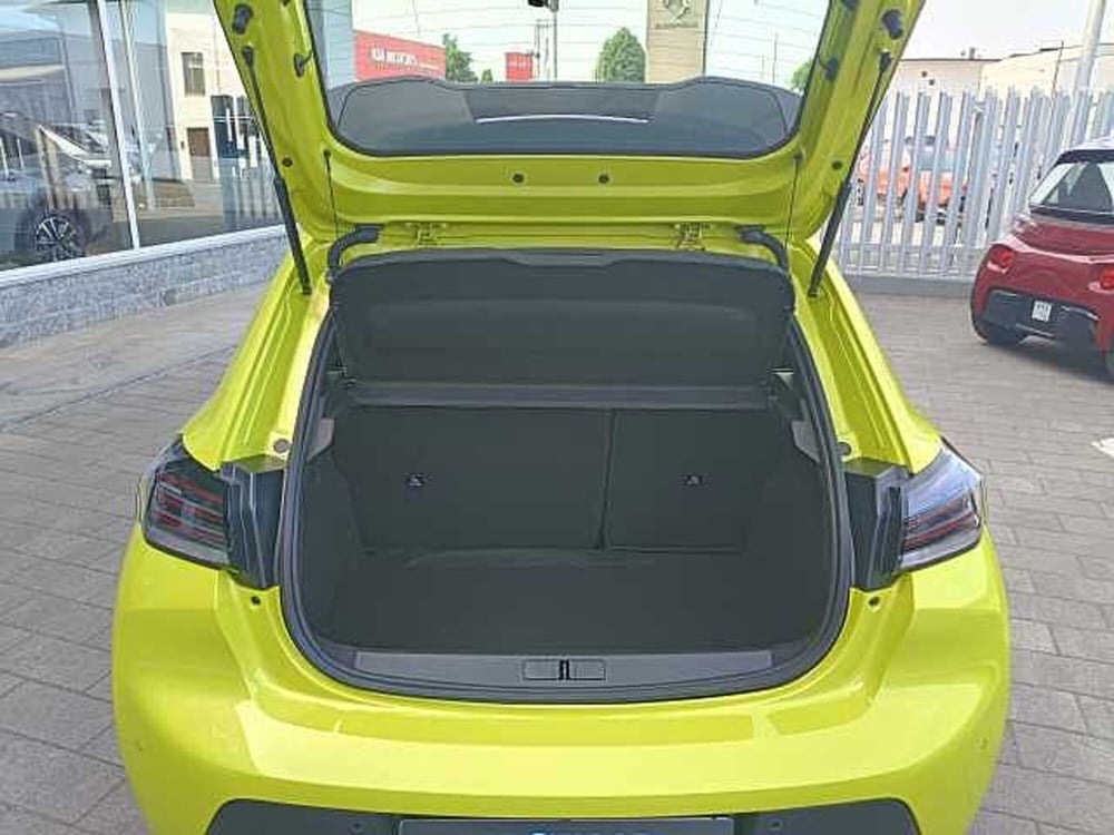 Peugeot 208 nuova a Milano (7)